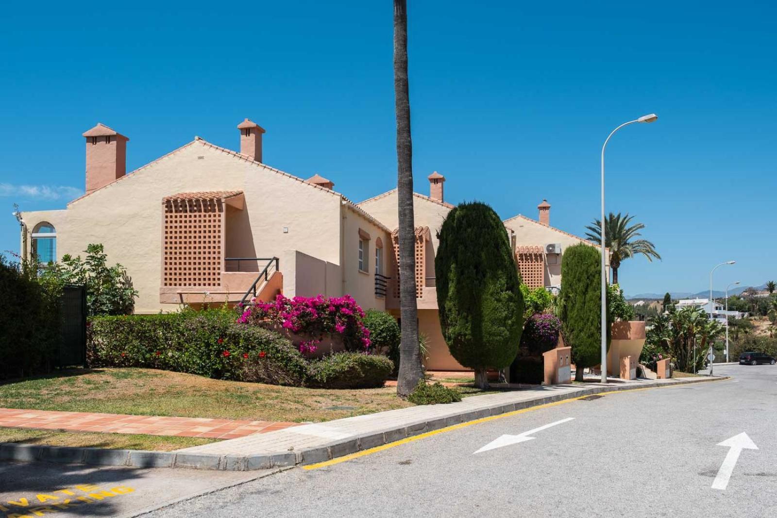 Family & Beach Apartments Mijas Costa & Fuengirola By Alfresco Stays El Faro Exterior photo